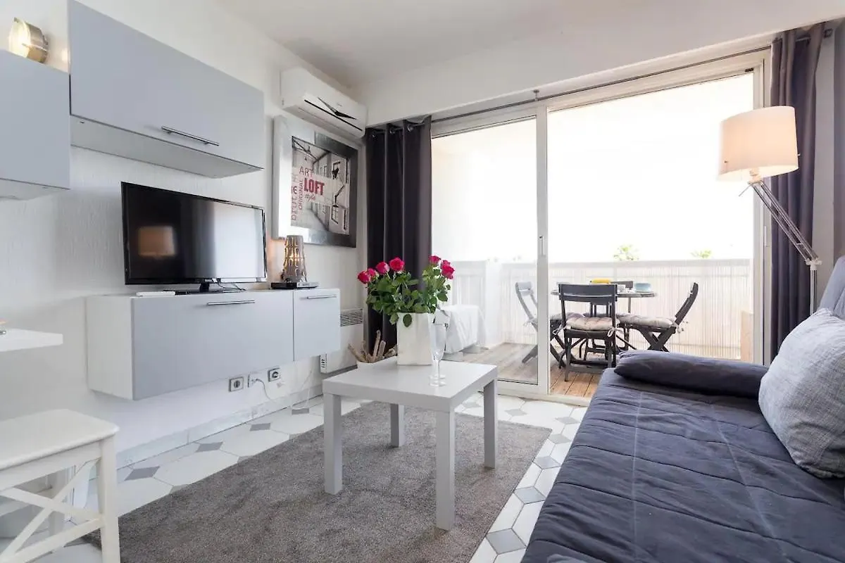Modern Studio Apt W/Balcony/Port Views/Nr Old Town Antibes