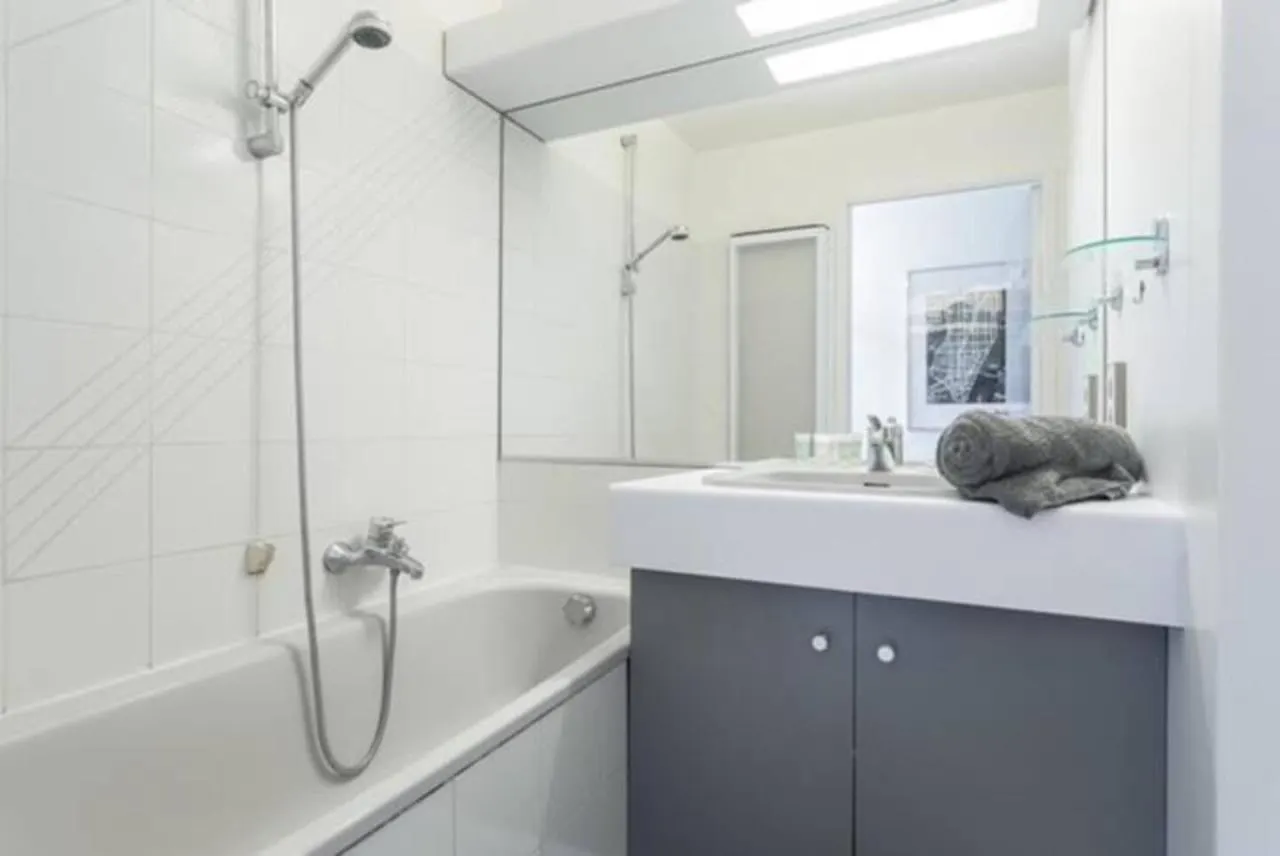 Apartment Modern Studio Apt W/Balcony/Port Views/Nr Old Town Antibes